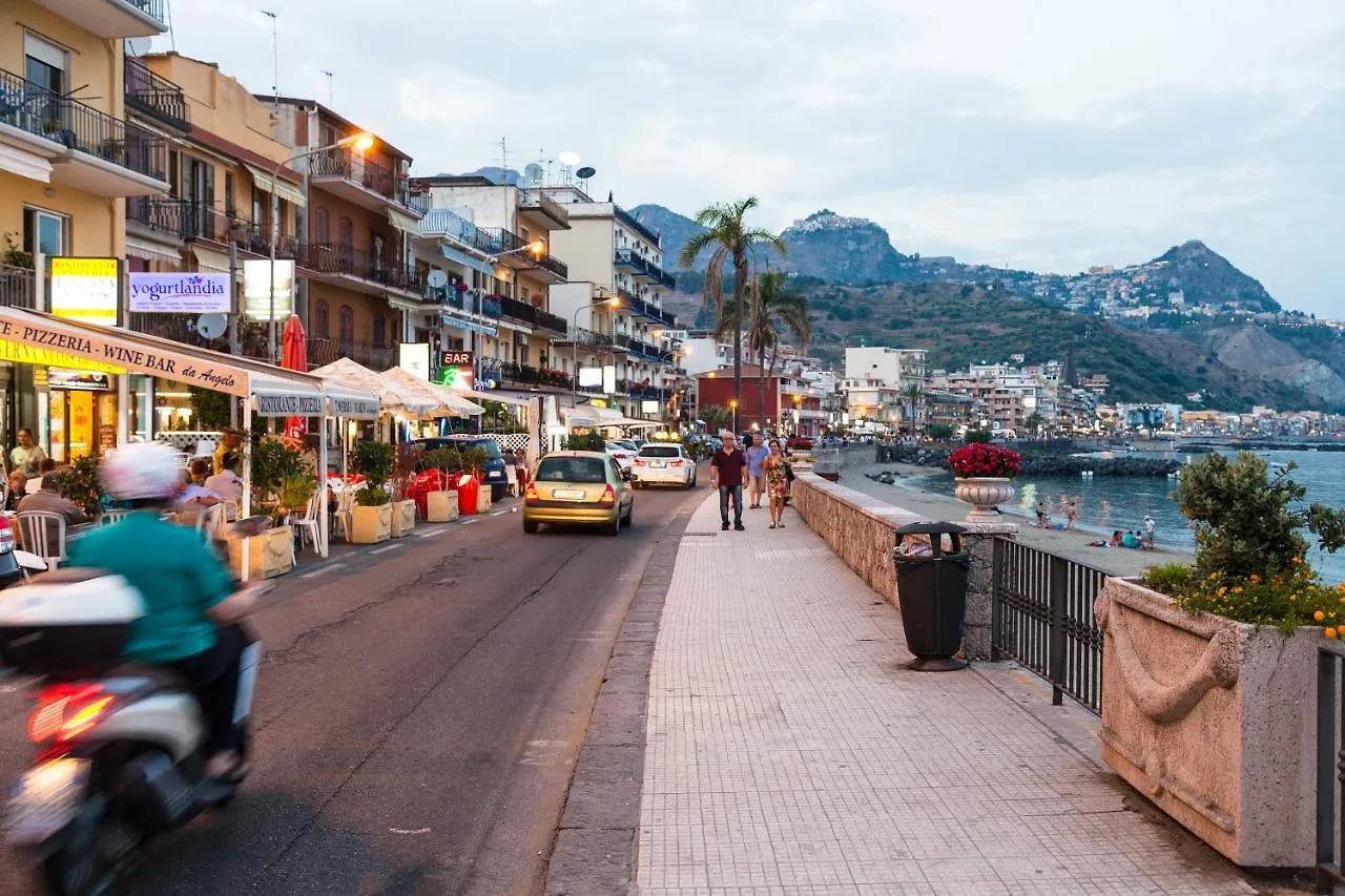 Le Tre More Giardini Naxos